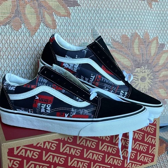 Vans Men’s Old Skool
(Packing Tape) Black/Red/
VN0A4U3BWZ4
Sneakers - Picture 15 of 16